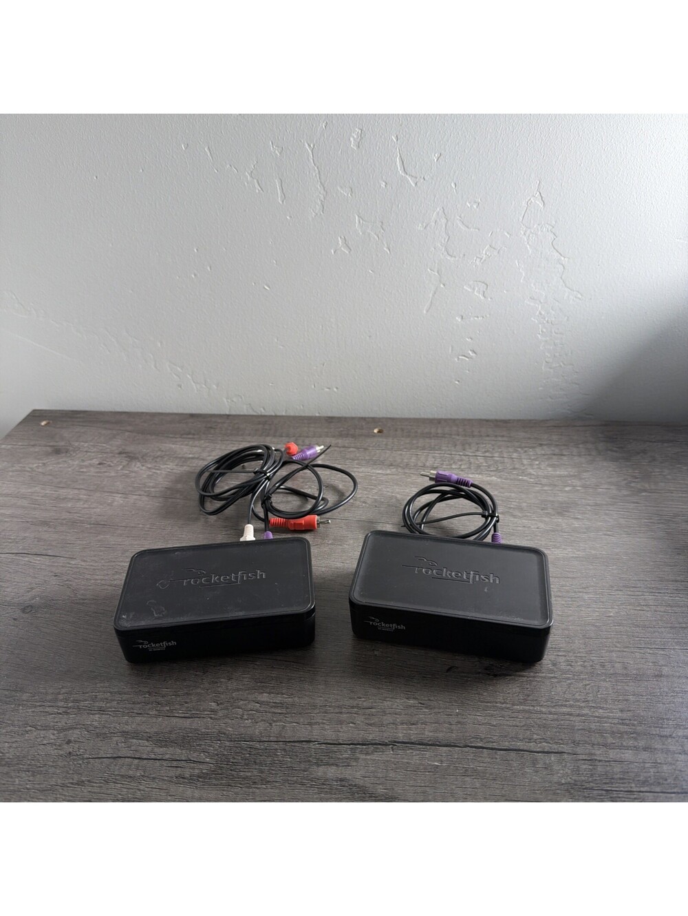 Rocketfish RF-WSW312 Receiver And Sender Wireless Rear Speaker Kit - Picture 2 of 5